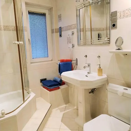 Casa Dami - Charmante Ferien- Und Monteurwohnung In Flughafennaehe Apartment Hugelsheim